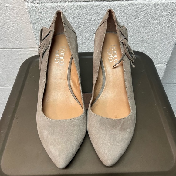 Franco Sarto Shoes - Franco Sarto Slip On Suede 2.5"
Wedge Pump SIZE: 6.5